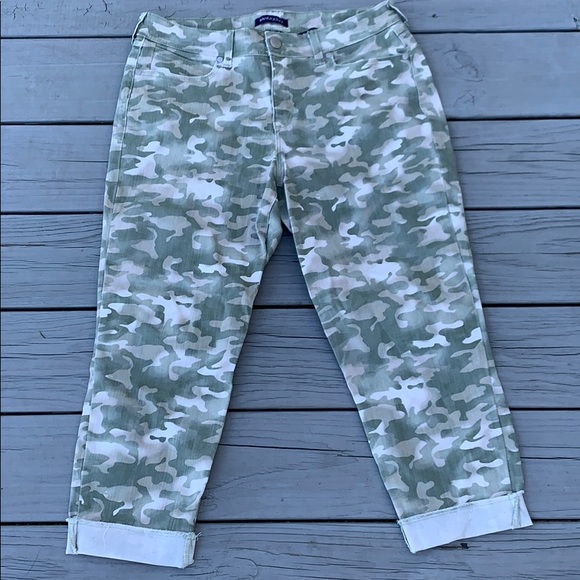 Bandolino camo capri size 8 - Picture 2 of 7